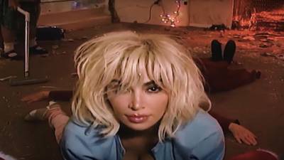 Para muchos de sus seguidores, el nuevo video de Kim Kardashian es “bizarro”.