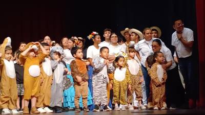 Los más tiernos de Grace lucieron felices y graciosos con sus disfraces de jirafa, cebras, monitos, elefantes, tigres y leones. Son los más pequeños de la institución, y no solo demostraron el aprendizaje de inglés que ya han adquirido, también su gusto por el baile y la música.