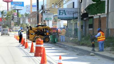 Los trabajos avanzan y están a punto de finalizar; se están removiendo postes de luz. Foto: Franklyn Muñoz