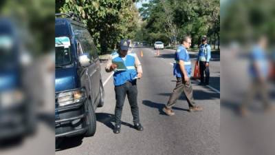 Inspectores del IHTT haciendo operativos.