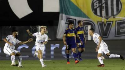 Boca Juniors cayó eliminado este miércoles en las semifinales de la Copa Libertadores tras ser goleado por el Santos. Foto AFP