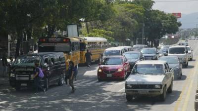 LA PRENSA recorrió las paradas de buses de Viveros y el desvío de Armenta en donde no se observó presencia de la Policía.