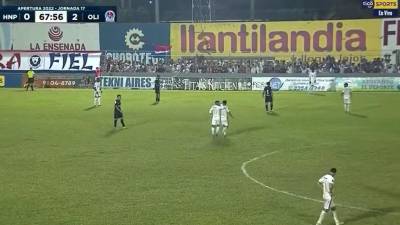 ¿Qué pasó? La increíble pelea entre Michaell Chrinos y Carlos Pineda en pleno partido