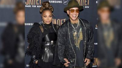 Janet Jackson y Daddy Yankee en un evento promocional.