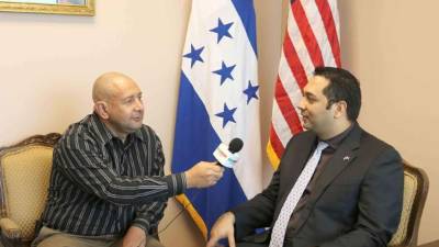 Roberto Martínez expresó que el hondureño tiene la mala costumbre de dejar las cosas a última hora.