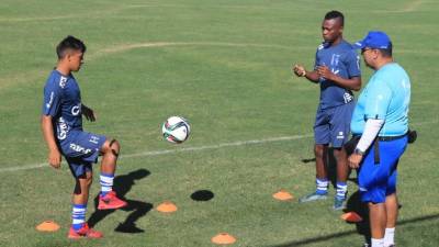 Los jugadores se fueron a un costado para ejercitarse de manera diferenciada.