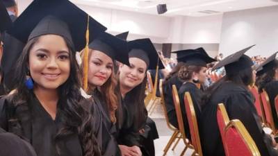 Etny Uyoa, Keilin Medrano y Enid Ramírez, graduadas de Periodismo.