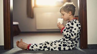 La leche y otros productos lácteos son fuentes importantes de calcio que los niños necesitan para construir unos huesos fuertes.