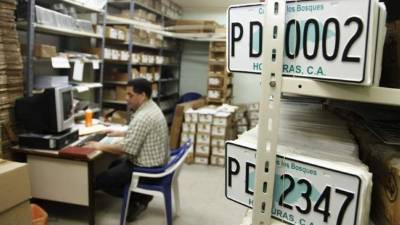 El IP extendió el permiso de circular sin placas hasta finales de junio para las numeraciones que aún no están disponibles.