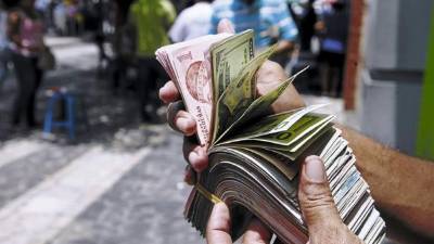 El Lempira se mantiene frente al dólar.