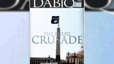En la portada de la revista Dabiq ondea la bandera de Isis en la Plaza San Pedro.