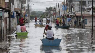 El potente huracán Willa ya comenzó a causar inundaciones en Sinaloa, México, donde se espera que esta noche toque tierra con vientos de 195 km/h y fuertes lluvias.