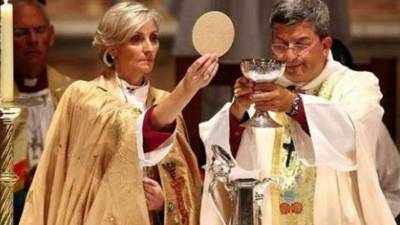 Hace 20 años, la Iglesia de Inglaterra permitió a las mujeres ser ordenadas como sacerdotisas.