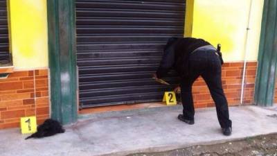 Policías realizaron una inspección en el local.