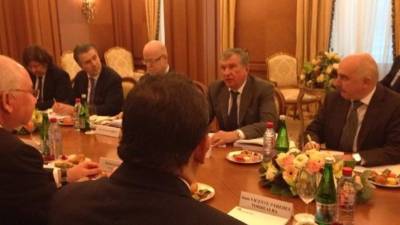 Los presidentes de las petroleras rusa y el canciller venezolano sostuvieron un encuentro este lunes en Moscú.