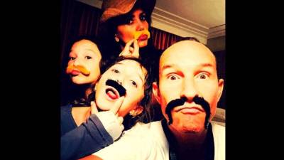 Andrea, Erik y sus hijas: Mía y Nina.