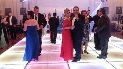 Uno de los días más importantes para el hijo mayor del expresidente salvadoreño Elías Antonio Saca se convirtió en una pesadilla con la captura de su padre durante la recepción de su boda frente a sus 400 invitados.