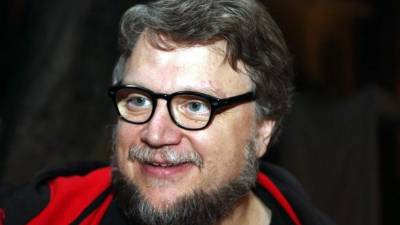ARCHIVO – En esta fotografía de archivo del 29 de agosto de 2018 el presidente del jurado Guillermo del Toro posa para en una sesión para miembros del jurado de la 75ª edición del Festival de Cine de Venecia en Venecia, Italia. Del Toro será galardonado con una estrella en el Paseo de la Fama del Hollywood el 6 de agosto de 2019. (Foto AP/Kirsty Wigglesworth)
