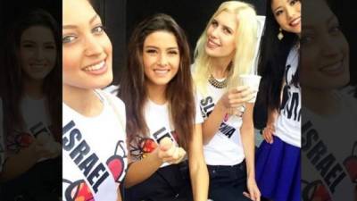 En la imagen Miss Israel junto a Líbano y otras compañeras del concurso de Miss Universo 2014.