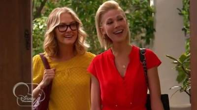 La pareja de lesbianas presentada por Disney en el programa Good Luck Charlie.