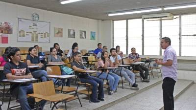 Formación. Para la alma mater es prioridad actualizar los conocimientos de los docentes.