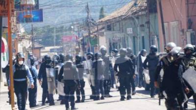 En horas de la madrugada, autoridades de Seguridad decidieron trasladar a los oficiales asignados a la estación policial de La Esperanza, Intibucá, hacia Tegucigalpa y La Paz.