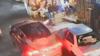 Video del momento en que sicarios disparan desde carro en marcha