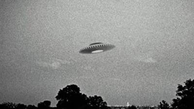 Cazas estadounidenses dieron seguimiento a un ovni en las costas de California.