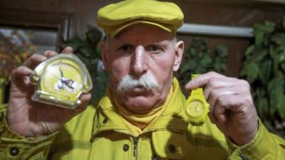 Convertido en personaje ineludible de esta gran ciudad siria, este viudo vive solo en un pequeño apartamento. Sus tres hijos residen en el extranjero.