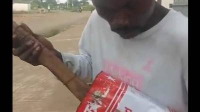 El liberiano compuso una canción para una marca de papas fritas.