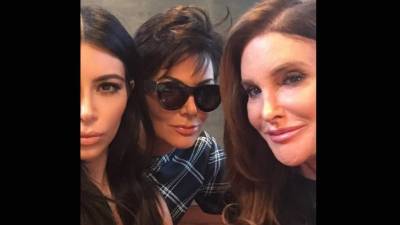 Kim Kardashian, su madre Kri y Caitlyn Jenner.