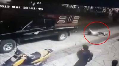 Policías persiguieron la camioneta por varias calles hasta que lograron liberar al alcalde. Crédito: Video cámaras de seguridad.