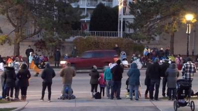 Al menos cinco muertos en el atropellamiento masivo en desfile navideño en EEUU