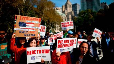 Manifestantes piden una reforma migratoria para los indocumentados en Estados Unidos.