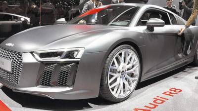 El nuevo R8 de Audi viene con faros láser, motor eléctrico y otras tecnologías que buscan reaccionar ante la irrupción de Silicon Valley en el sector.
