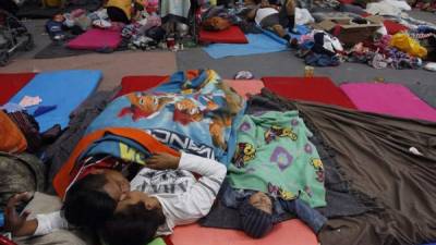 Niños que hacen parte de la caravana de migrantes se observan en todos los rincones de las carpas en el deportivo Jesús Martínez, en Ciudad de México (México).