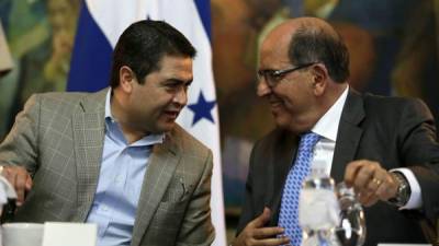 El presidente de Honduras Juan Orlando Hernández junto a Rodrígo Guerrero, el alcalde de Cali.