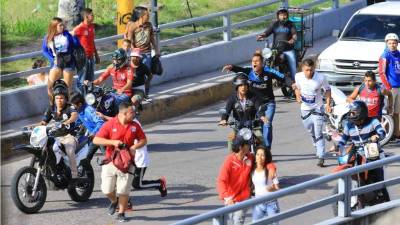 Aficionados de Motagua y Olimpia se enfrentaron previo al clásico capitalino.