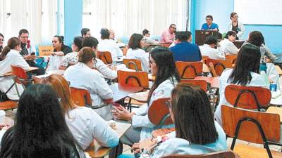 Estudiantes amenazan con retirarse de sus labores.