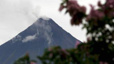 Unas 3.000 familias pueden ser evacuadas por actividad volcánica en Colombia.