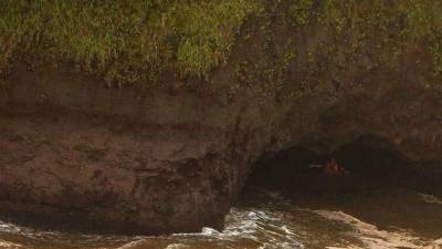 Los náufragos rescatados fueron divisados en una cueva a unos metros de Río Belén.