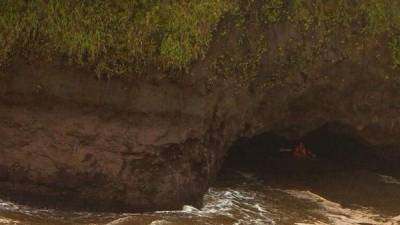 Los náufragos rescatados fueron divisados en una cueva a unos metros de Río Belén.