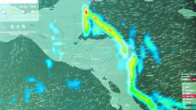 Personal de Cenaos muestra el desplazamiento del fenómeno climático en el territorio.