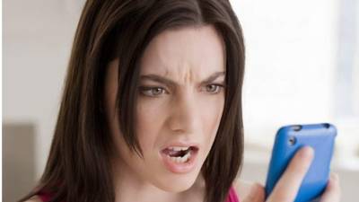 Muchas mujeres se dan cuenta de las infidelidades de sus esposos cuando les encuentran fotografías en sus teléfonos.