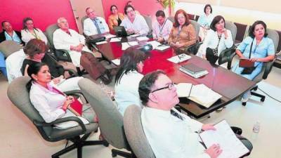 Autoridades de salud se reunieron para discutir plan de acción contra la posible llegada del ébola al país.