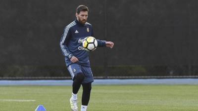 El astro del fútbol argentino durante el entrenamiento.