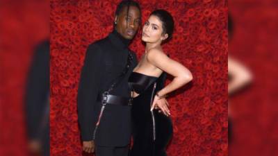 Travis y Kylie están más felices que nunca. El rapero dijo que su relación es “sólida como una roca”.