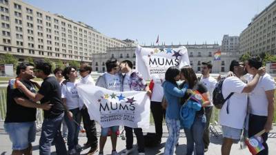 Las parejas del mismo sexo defiende que las demostraciones de afecto público no son exclusivas de las parejas heterosexuales.