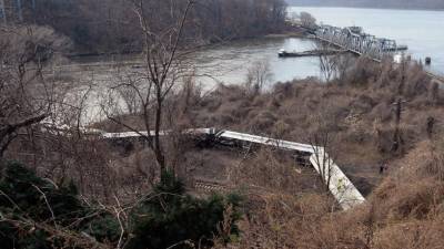 El descarrilamiento de un tren de cercanías en Nueva York dejó hoy un trágico balance de al menos cuatro muertos y más de sesenta heridos en un accidente del que todavía se están investigando las causas.