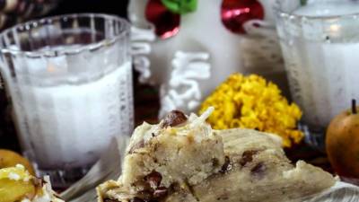 Aunque los tamales son más conocidos por sus versiones saladas, especialmente en el norte de México, con sustituir la sal por el azúcar en la masa podrás experimentar con más sabores, en este caso dulces.